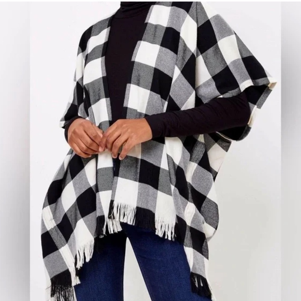 Ann Taylor LOFT Buffalo Plaid Poncho Womens Medium Large Wrap Monochromatic